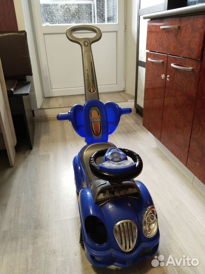 Машинка каталка толокар с ручкой