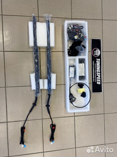 Электропривод двери багажника Range Rover Evoque