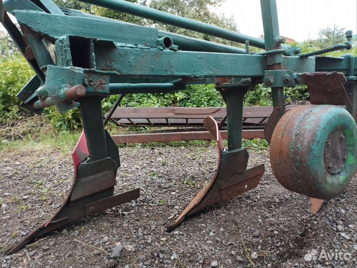 Плуг на минитрактор