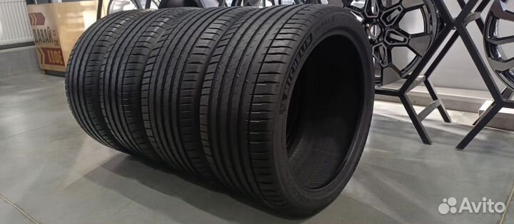 Michelin Pilot Sport PS4 SUV 295/35 R21 и 265/40 R21 107Y