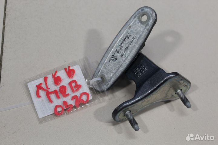 Петля двери передней правой верхняя Mercedes GL-kl