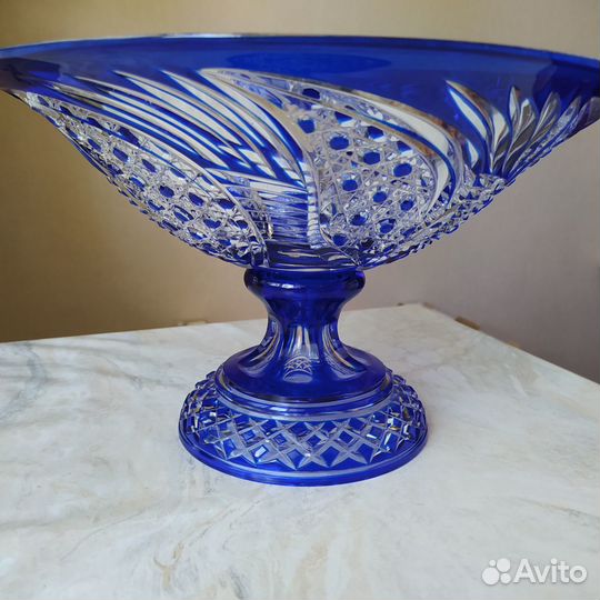 Хрустальная ваза для фруктов на ножке