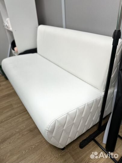 Кожаный диван