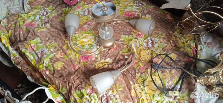 Люстры, бра