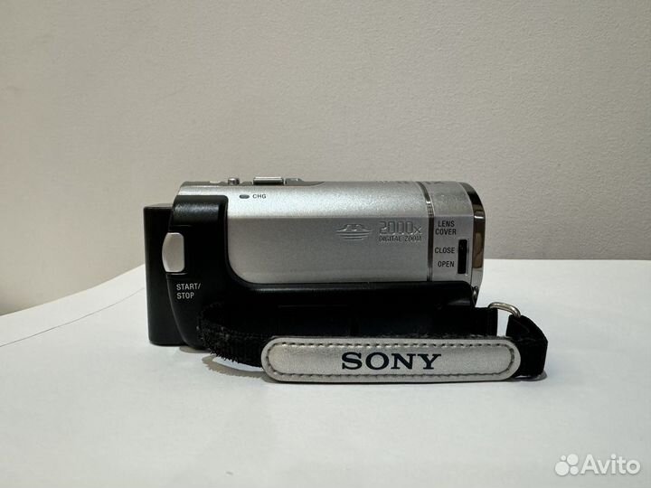 Видеокамера Sony DCR-SX63E