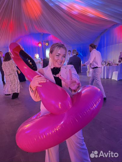 Ведущая вокалистка (певица )