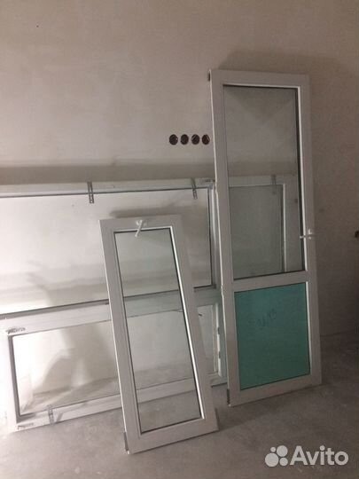 Оконный блок с дверью