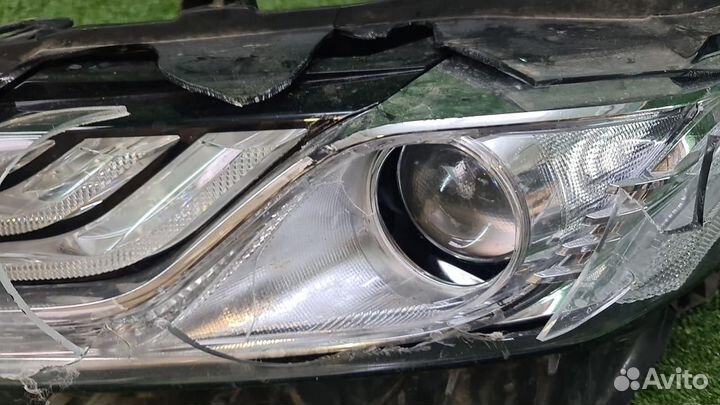 Фара левая Toyota Camry