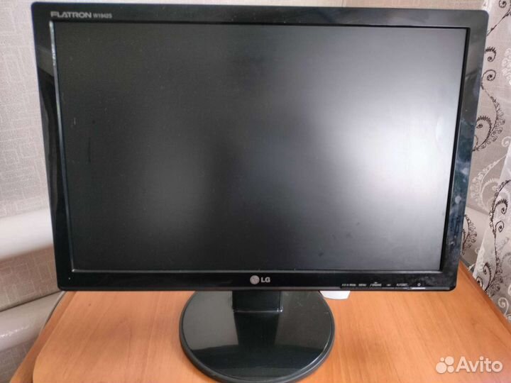 Монитор LG flatron W1942S