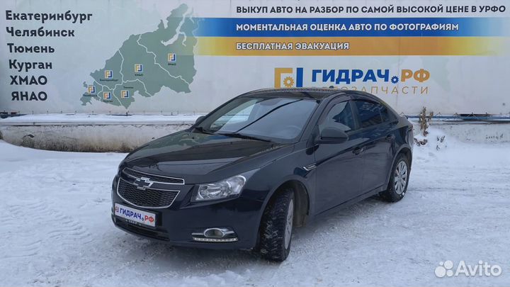 Рамка противотуманной фары правой Chevrolet Cruze