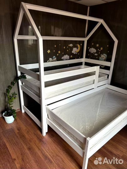 Выдвижная кровать для двоих детей из массива