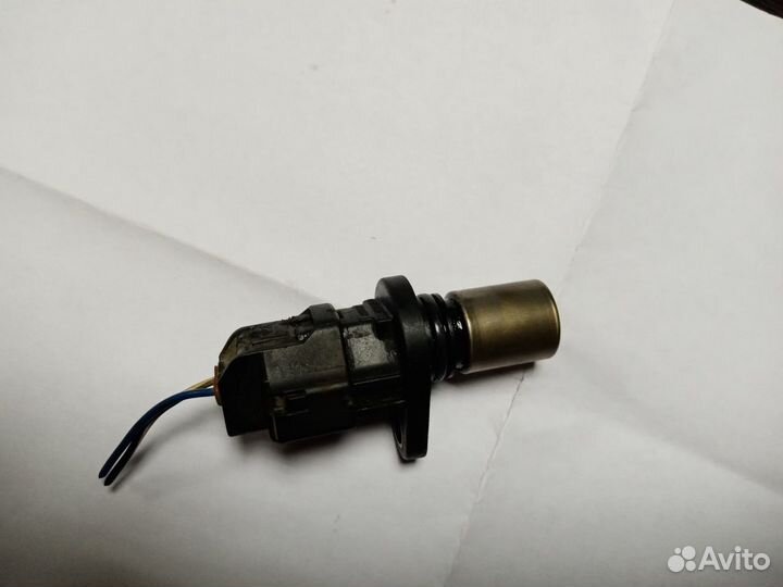 Датчик распредвала тойота авенсис 1 Т 220
