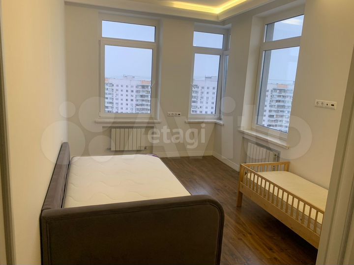 3-к. квартира, 90 м², 18/22 эт.