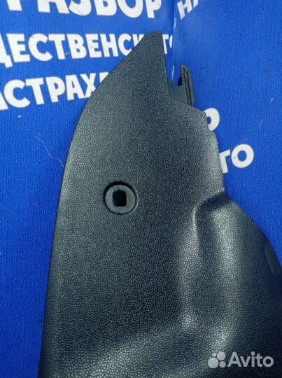 Боковая накладка центральной консоли Ford Fiesta 6