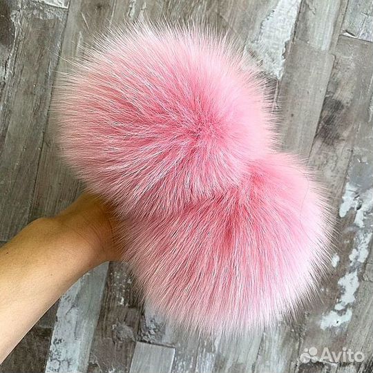 Меховые помпоны на шапки. Натуральный мех. Центр