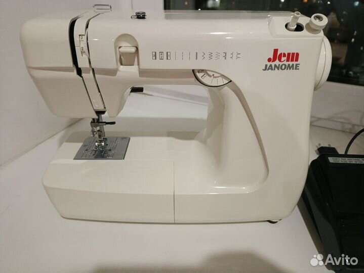 Швейная машина Janome