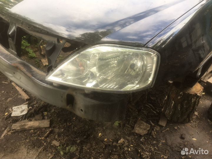 Фары передняя оптика Рено Логан