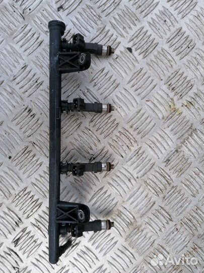 Топливная рампа,топливная рейка Renault Logan