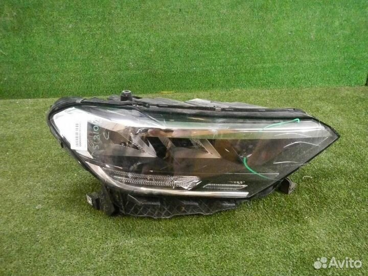 Фара правая Volkswagen Polo