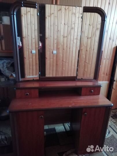 Трюмо с зеркалом бу