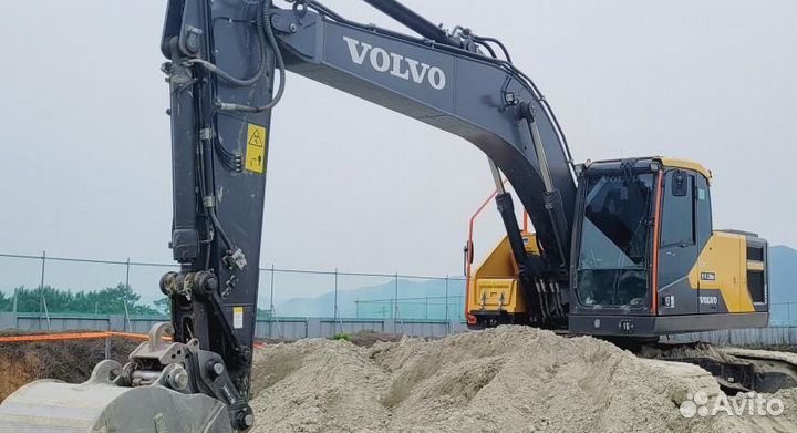 Гусеничный экскаватор Volvo EC220DL, 2022