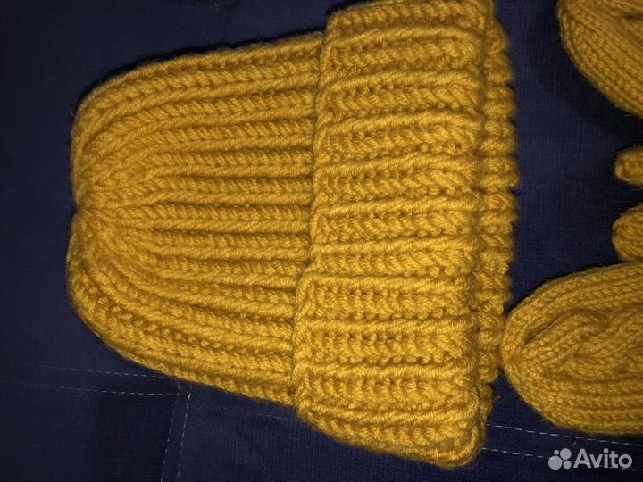 Шапка и варежки женская