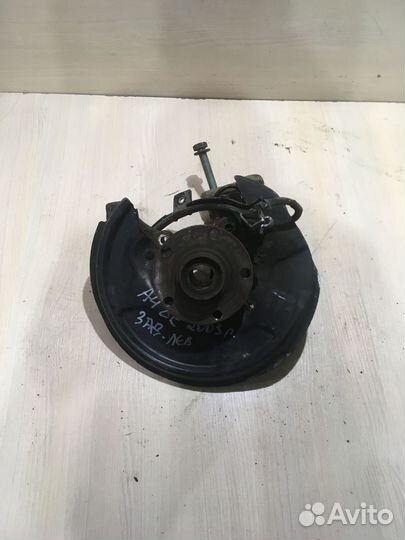 Кулак поворотный задний левый Ауди А4 Б6 1.8т