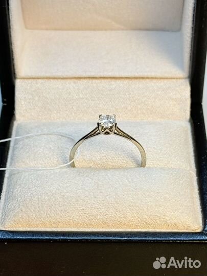 Золотое кольцо с натуральным бриллиантом