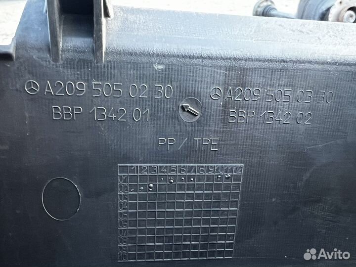 Диффузор кассеты радиаторов W209 CLK500