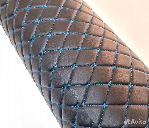 Эко-кожа черная на поролоне 7мм стежка ромб синий