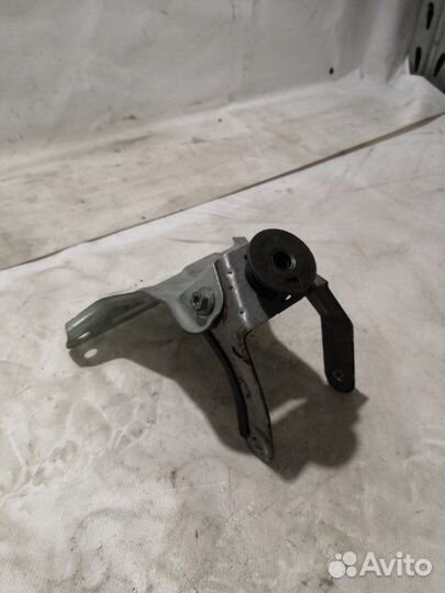 Кронштейн Volkswagen Passat универсал