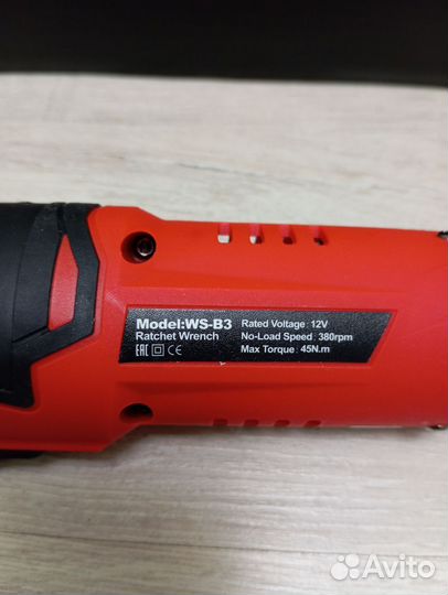 Угловой гайковерт аккумуляторный