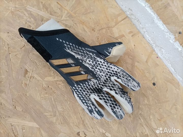 Вратарские перчатки adidas размер 5 предатор