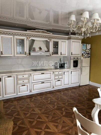 Дом 604,1 м² на участке 20,2 сот.