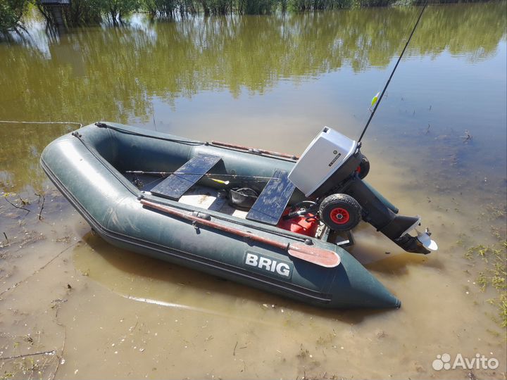 Лодка бриг с мотором Вольво Пента