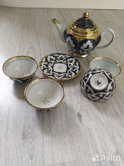 Чайник и пиалы