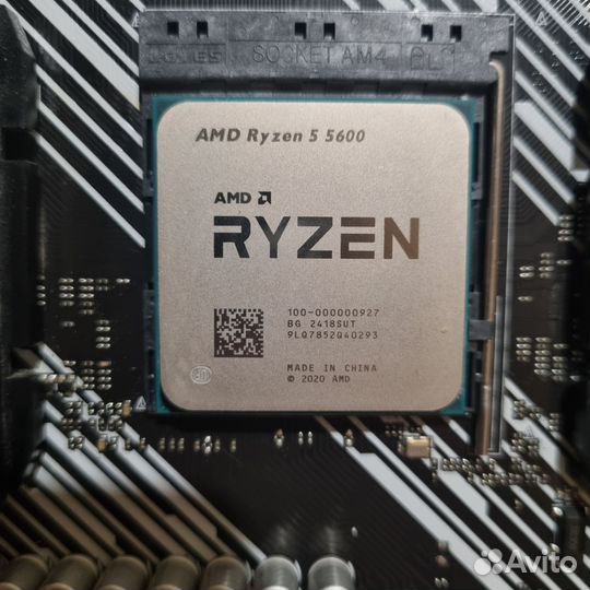 Материнская плата с процессором и памятью