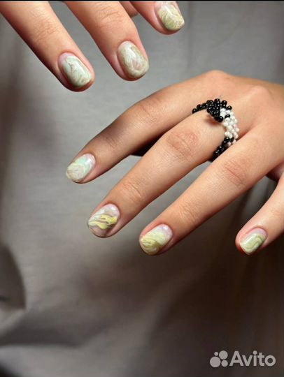Модель на маникюр