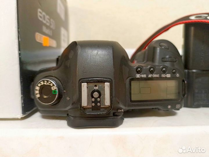 Полнокадровый фотоаппарат Canon 5D Mark II