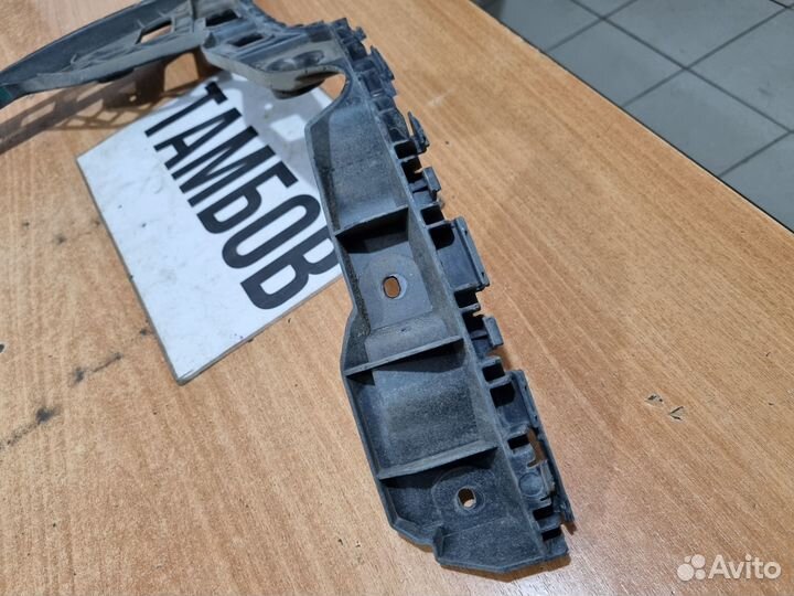 Крепление левое заднего бампера VW поло 2016 г