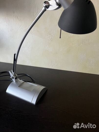 Настольная лампа