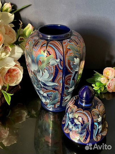 Яркая ваза с крышкой Италия