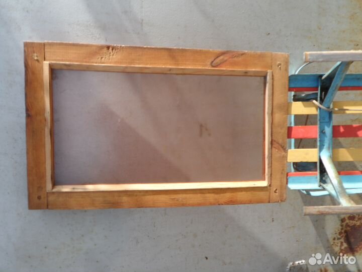 Рамка оконная непрозрачная деревянная