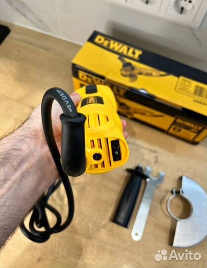 Ушм болгарка Dewalt 720Ватт с регулировкой