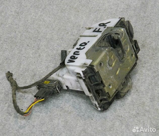 Замок двери передней правой VW Vento
