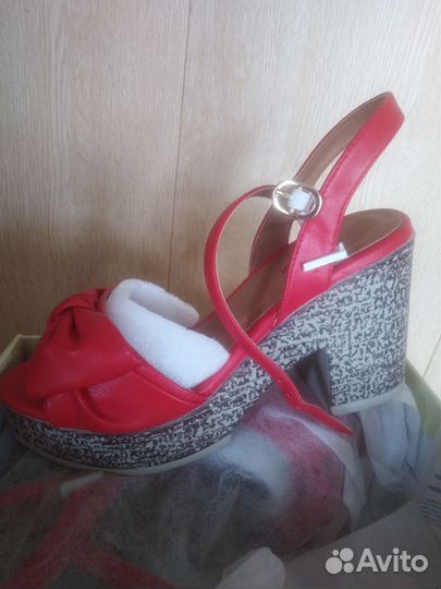 Босоножки женские