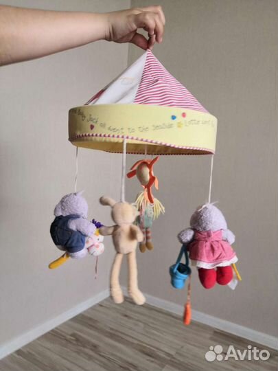 Мобиль на кроватку из фетра
