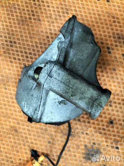 Подушка двигателя левая Audi Q5 I 8R cdnc 2010