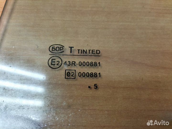 Стекло двери (форточка) заднее левое Газ Волга