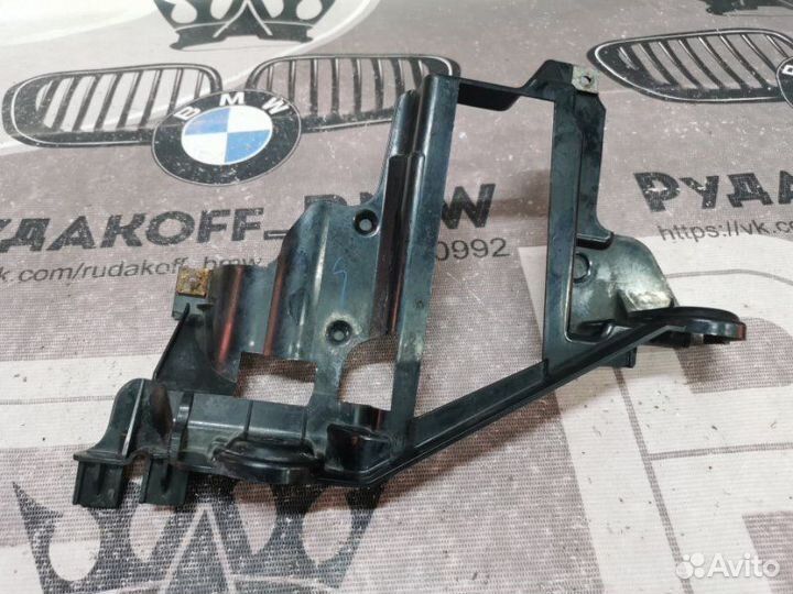 Крепление фары правое Bmw X5 E53 M54B30 2006